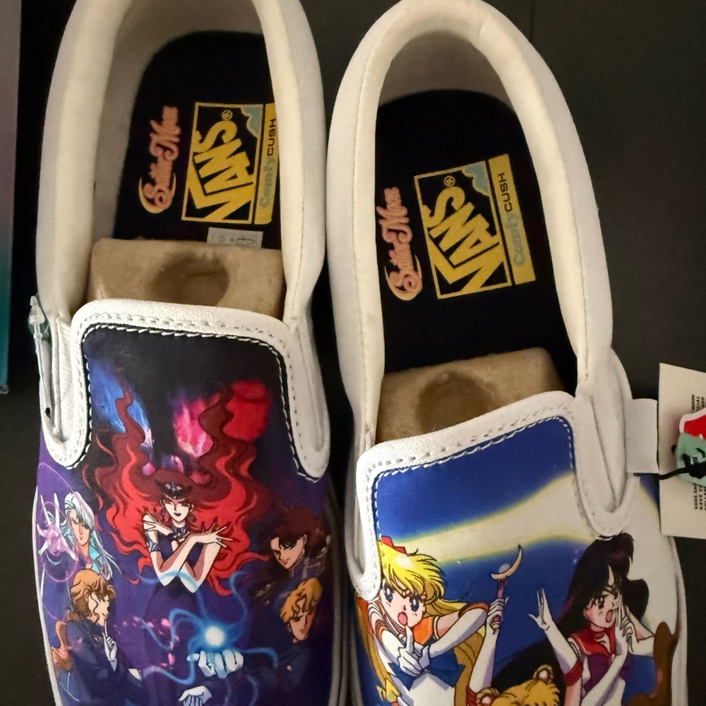 NIB limited edition Sailor Moon Vans. M 7.5/W 9 - Picture 2 of 10